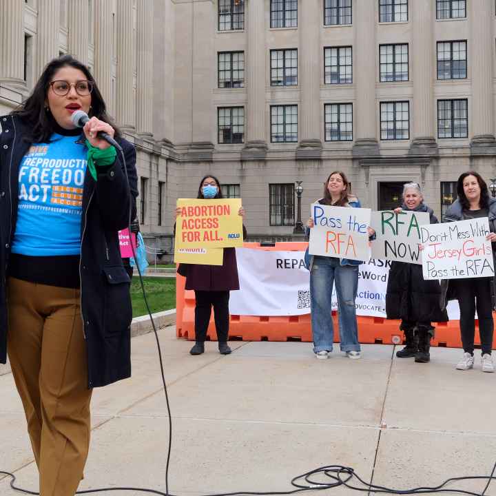 ACLU-NJ Campaign Strategist Alejandra Sorto addresses the crowd at an RFA Rally (Photo by Christopher Lopez for ACLU-NJ)